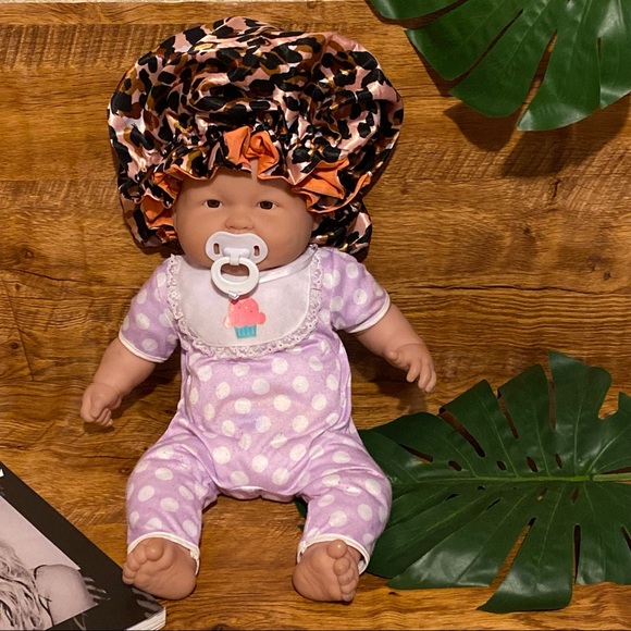 Silky Pink animal print hair bonnet with salmon coloured interior - Picture 4 of 8